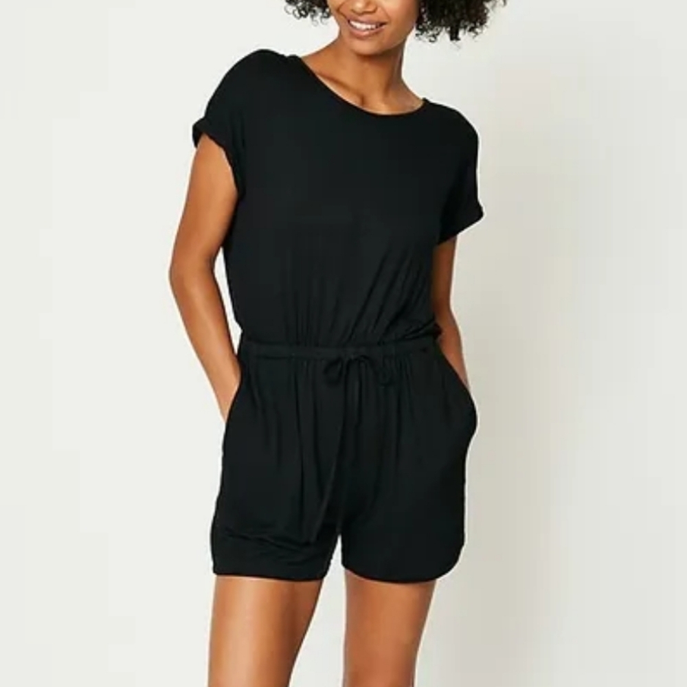 BCBG MAXAZRIA short black relaxed style‎ jumpsuit for women size xs with pockets